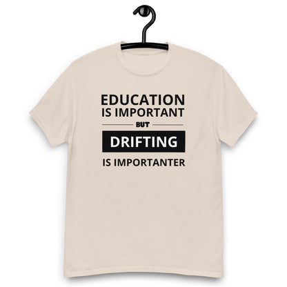 T-krekls ar īsām piedurknēm education is important, but drifting is importanter