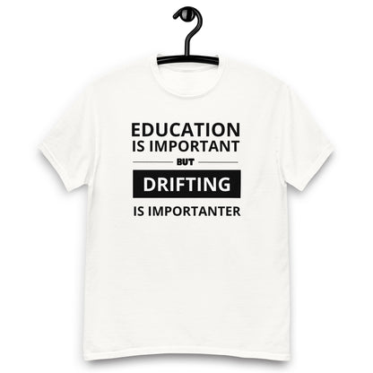 T-krekls ar īsām piedurknēm education is important, but drifting is importanter